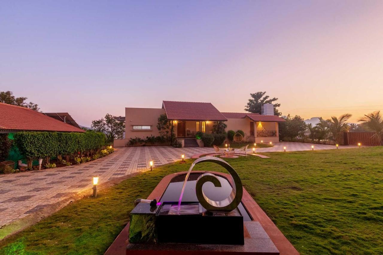 Luna Villa By Stayvista - Lakeside Charm With Terrace, Lush Lawn & Modern Decor ナーシク エクステリア 写真