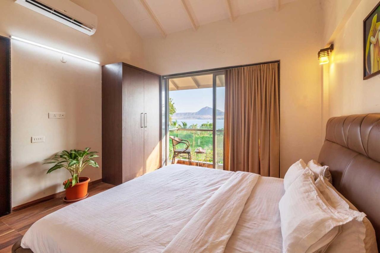 Luna Villa By Stayvista - Lakeside Charm With Terrace, Lush Lawn & Modern Decor ナーシク エクステリア 写真